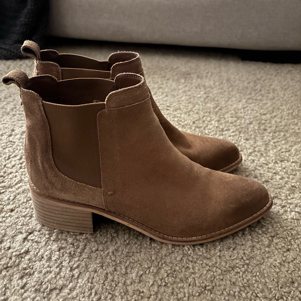 Crevo Maeva Chelsea Boots Suede Ankle Boots